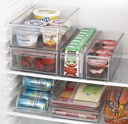 Хранение продуктов в холодильнике в индивидуальных контейнерах позволит не нарушить товарного соседства