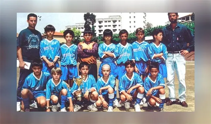 «Андоринья», первый ФК в карьере Криштиану Роналдо (второй слева во втором ряду)