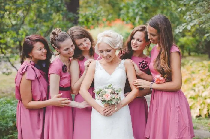 Платья подружек невесты: тенденции, тренды, модные цвета