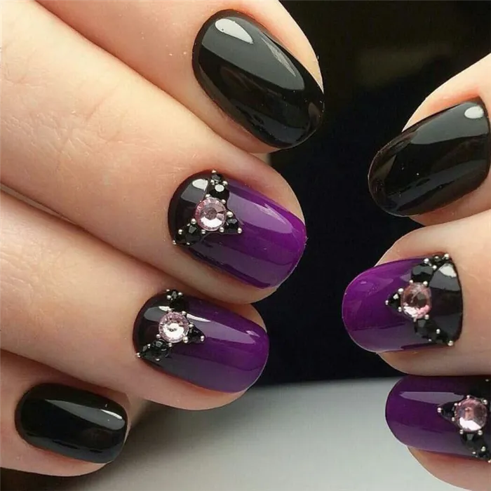 Черно-фиолетовый градиент на коротких ногтях