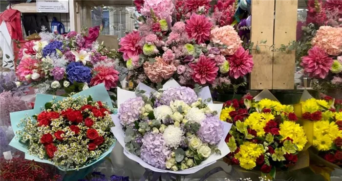 Сколько стоят цветы на Рижском рынке в Москве