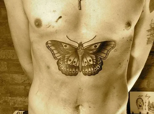 Татуировка бабочка у парней