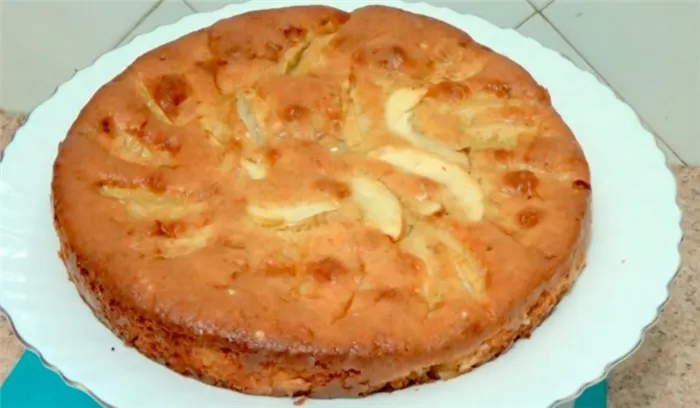 Яблочный пирог, который тает во рту — вкуснее чем шарлотка, а готовить легче