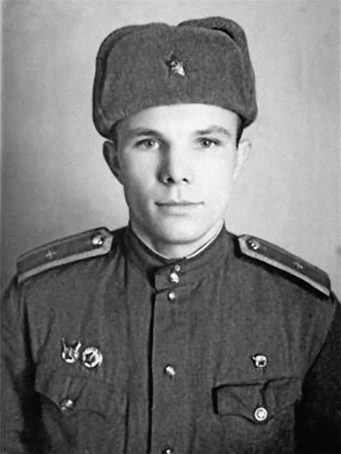 Юрий Гагарин во времена своей учёбы в Оренбургском высшем авиационном училище