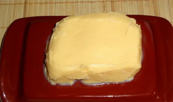 Масло сливочное в домашних условиях, приготовленное из сливок
