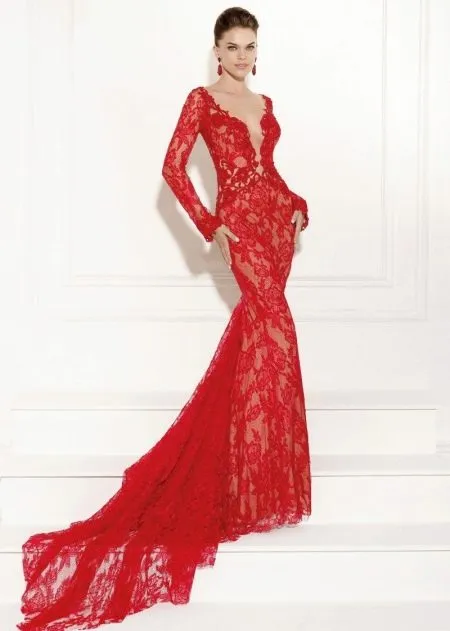 Красное кружевное платье от Тарик Эдиз вечернее