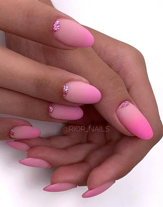 Розовый маникюр 2022: стильные идеи и лучшие сочетания фото №46