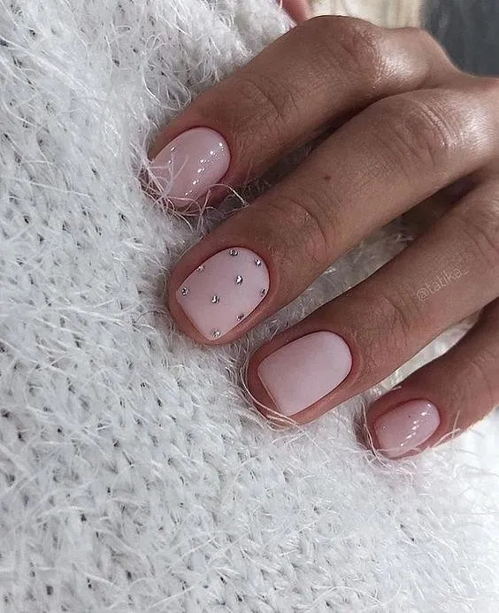 Розовый маникюр 2022: стильные идеи и лучшие сочетания фото №56