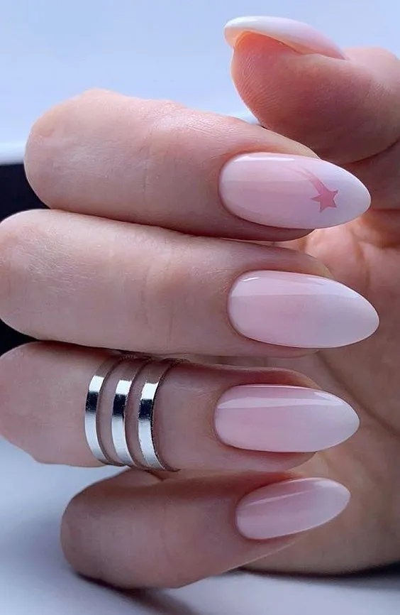 Розовый маникюр 2022: стильные идеи и лучшие сочетания фото №5