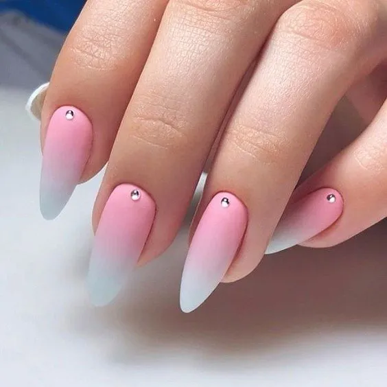 Розовый маникюр 2022: стильные идеи и лучшие сочетания фото №9