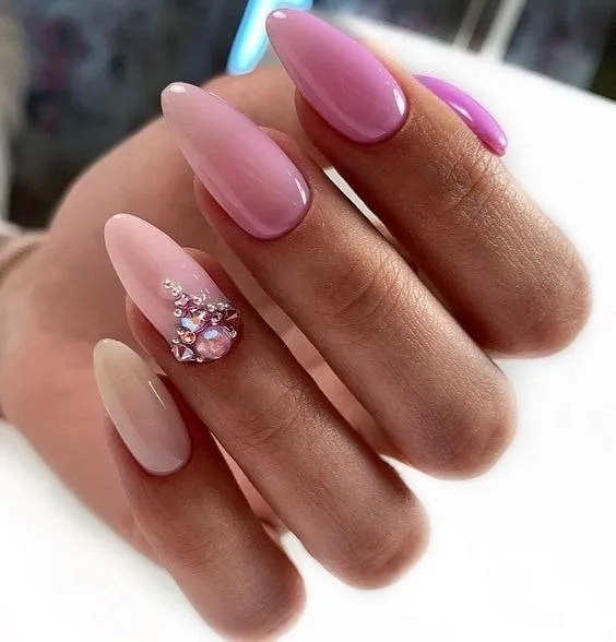 Розовый маникюр 2022: стильные идеи и лучшие сочетания фото №16