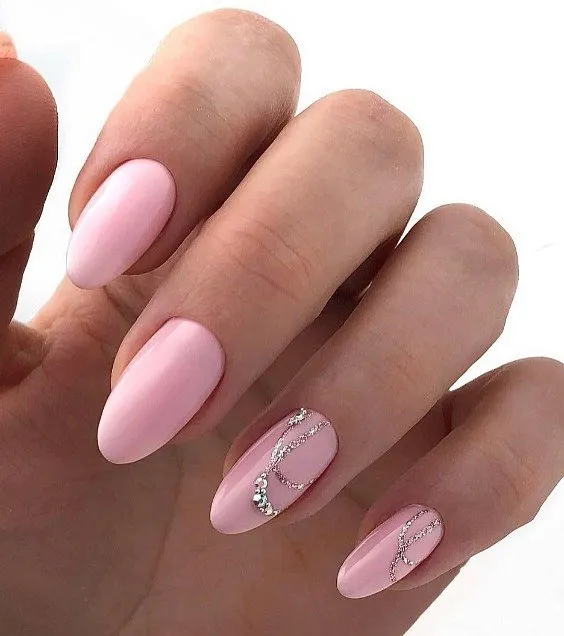 Розовый маникюр 2022: стильные идеи и лучшие сочетания фото №12