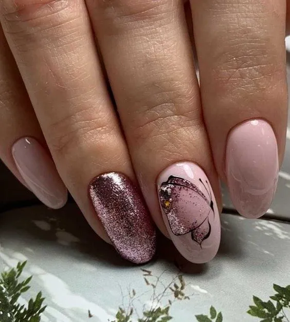 Розовый маникюр 2022: стильные идеи и лучшие сочетания фото №15