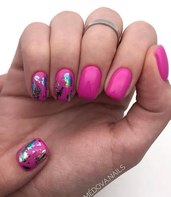 Розовый маникюр 2022: стильные идеи и лучшие сочетания фото №13