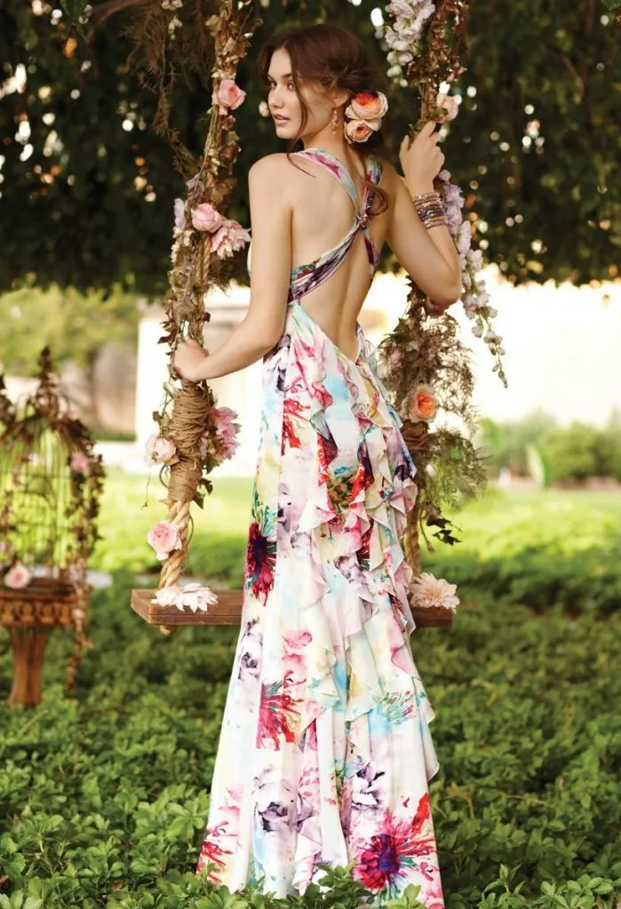Цветочное свадебное платье с открытой спиной