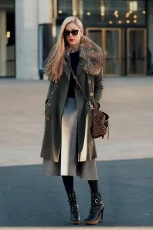 Зимний женский образ с пальто