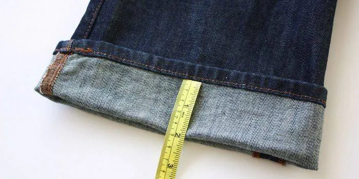 Измерение отреза джинсов