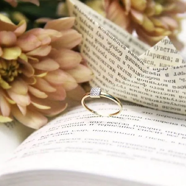 кольцо из розового золота с бриллиантами санлайт