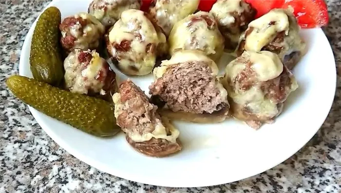 Фаршированные грибы шампиньоны, запеченные в духовке с сыром и фаршем