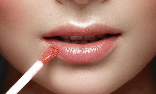 Как скорректировать форму губ с помощью макияжа