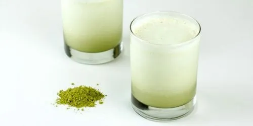 Порошковый зеленый чай с молоком