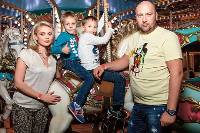 Ксения Новикова и Алексей Сорокин с детьми
