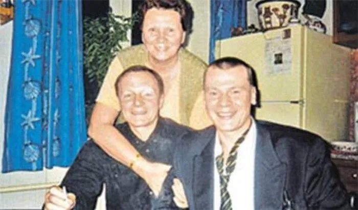Владислав Галкин с родителями