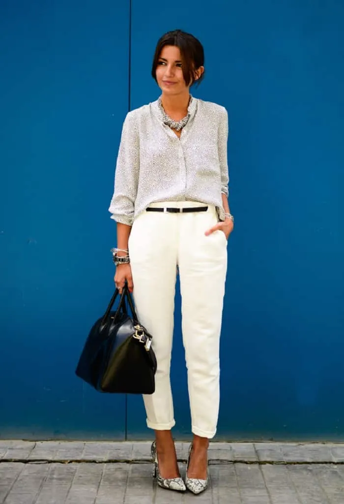 Как и с чем носить белые женские брюки?
