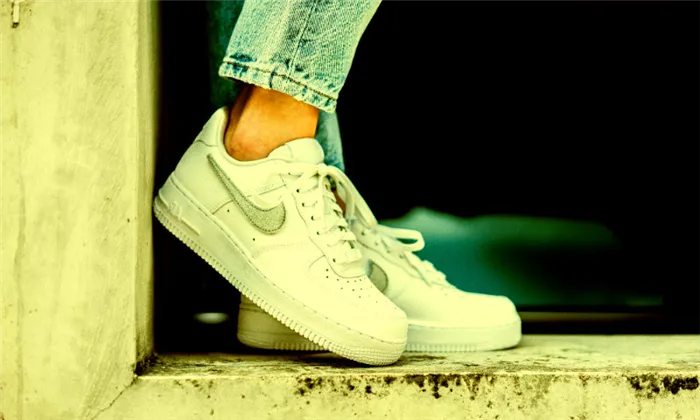 Белые кроссовки: Nike Tekno