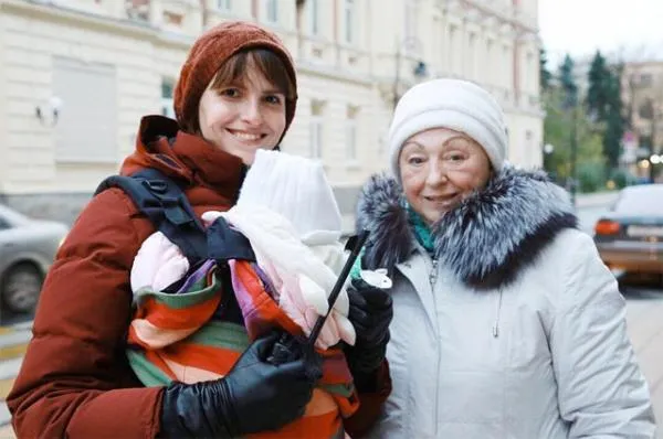 На фото: Анна с дочкой и мамой Сергея Безрукова