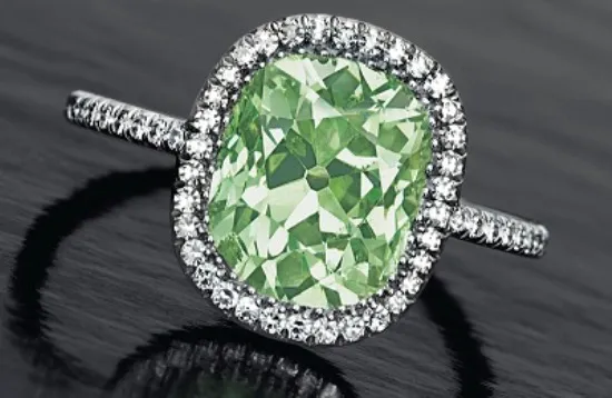 Кольцо с зеленным бриллиантом