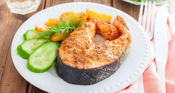 Стейк лосося в духовке в фольге, на сковороде, гриле, мангале. Рецепты со сливочным соусом, овощами, лимоном, рисом