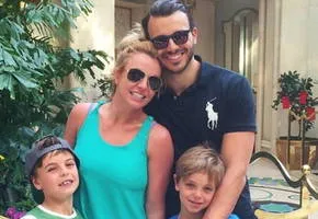 Взрослые сыновья Бритни Спирс стыдятся мать и не общаются с ней из-за откровенных фото в сети