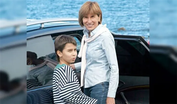 Молодая Ирада Зейналова с сыном