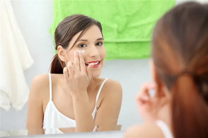 Правильная техника применения крема вокруг глаз для красоты лица