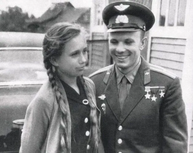 Юрий Гагарин с племянницей Тамарой/ © itogi.ru