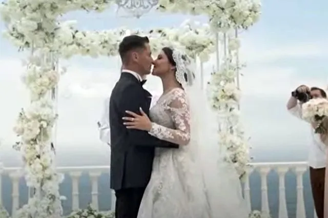 Красивая свадьба и венчание актрисы со строителем Романом Мальковым прошли в Крыму. 