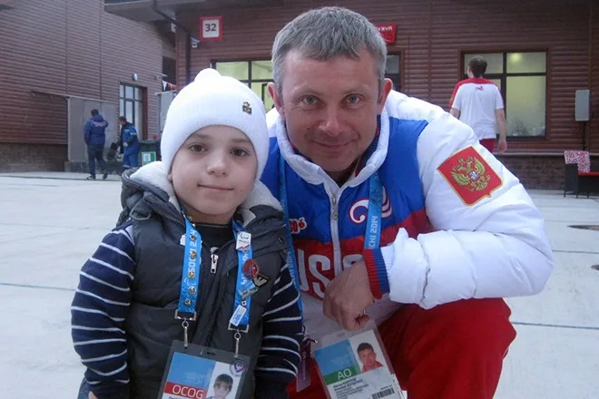 Данил Плужников встречал паралимпийцев в Сочи в 2014 году