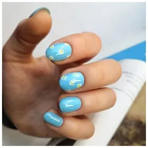 Красивые летние ногти голубого цвета