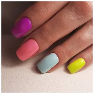 Ногти разного цвета - дизайн