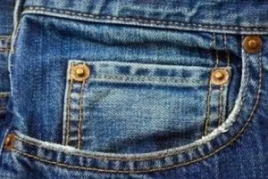 Маленький карман на джинсах