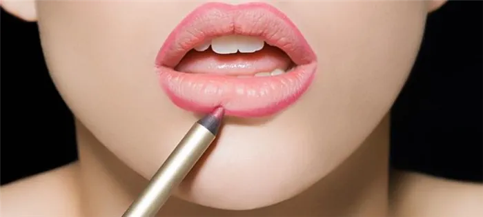 Обрисовка контура губ карандашом