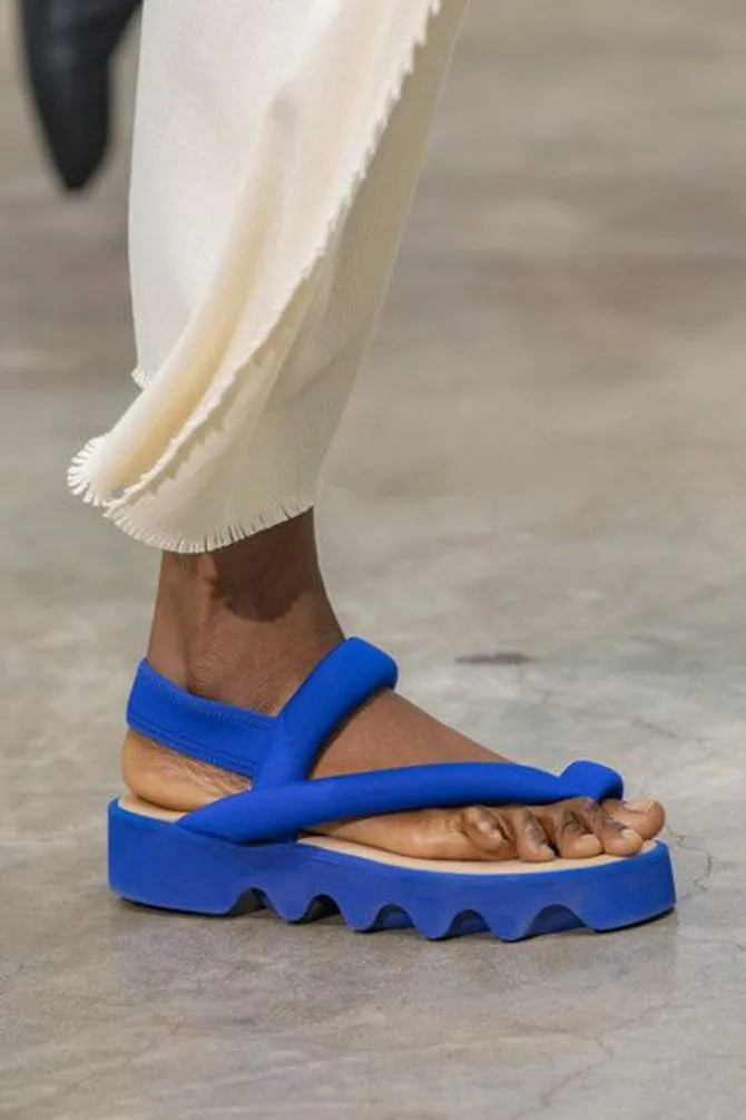6 моделей сандалий, которые украсят ваше лето 2022 7