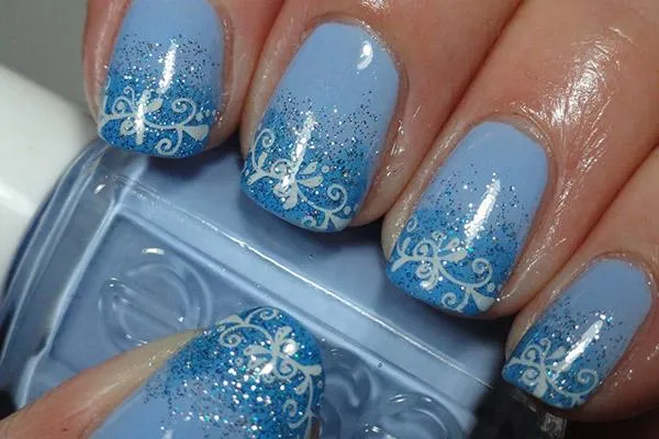 Рисуем снежинки на ногтях - идеальный зимний маникюр