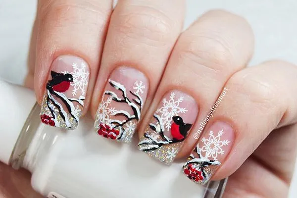 Рисуем снежинки на ногтях - идеальный зимний маникюр