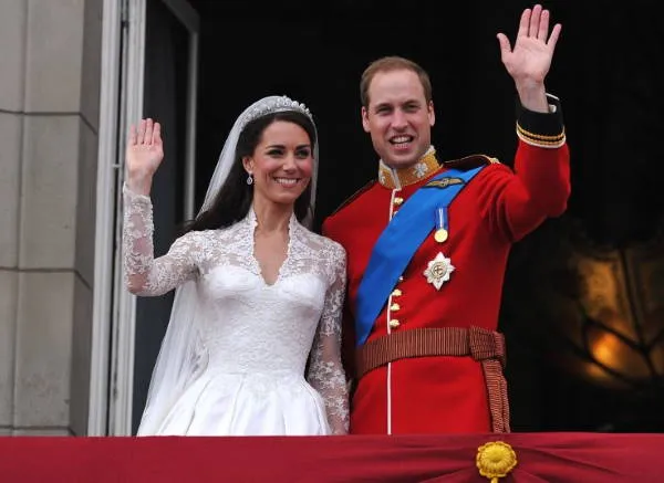 Принц Уильям и Кейт Миддлтон на балконе