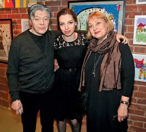 На фото: Сбруев и Шанина с дочерью Татьяной