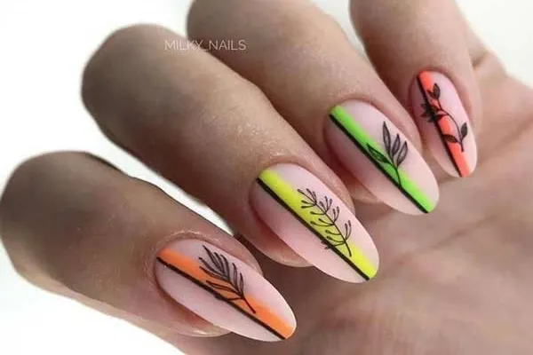 Дизайн ногтей с цветными полосками