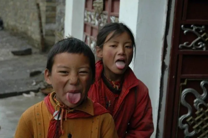 В Тибете никто не удивляется и не обижается на высунутый язык. /Фото: tengrinews.kz