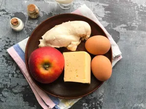 Салат с курицей, сыром и яблоком - фото шаг 1